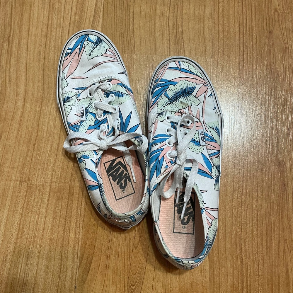 Women’s Size 7 Vans